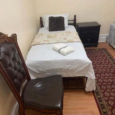 A Beautiful Room In Queens